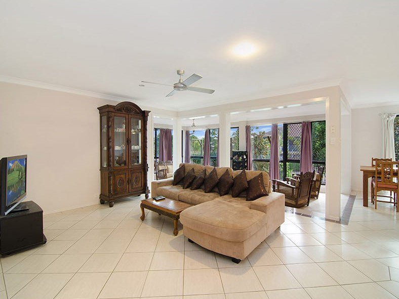 Photo - 31 Sandpiper Avenue, North Lakes QLD 4509 - Image 2