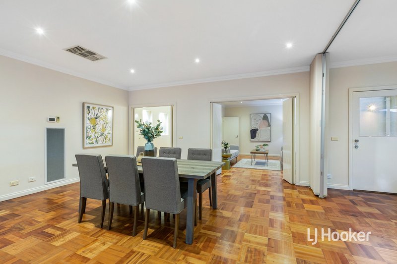 Photo - 31 Santander Crescent, Point Cook VIC 3030 - Image 6