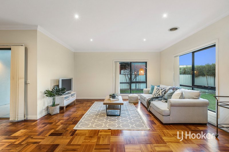 Photo - 31 Santander Crescent, Point Cook VIC 3030 - Image 11