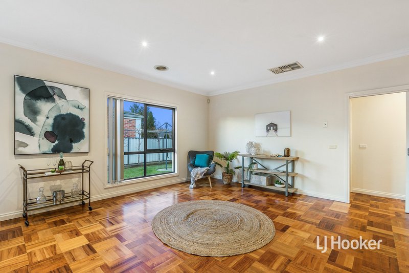 Photo - 31 Santander Crescent, Point Cook VIC 3030 - Image 12