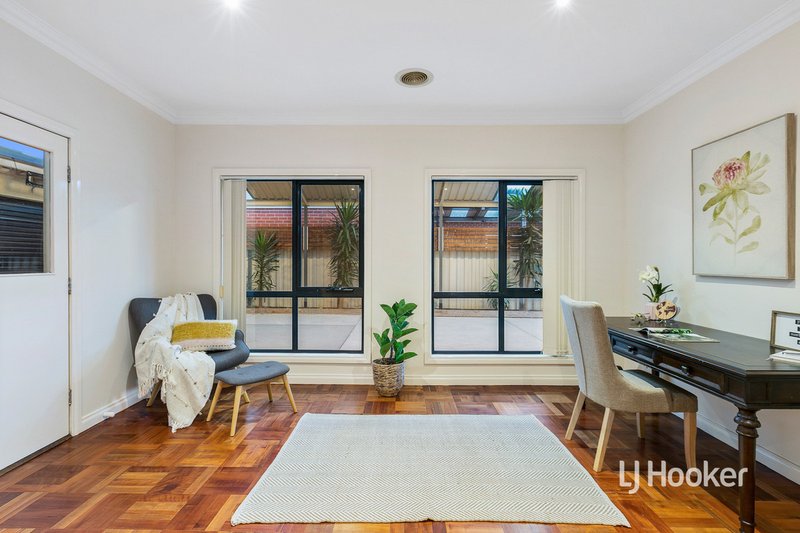 Photo - 31 Santander Crescent, Point Cook VIC 3030 - Image 13