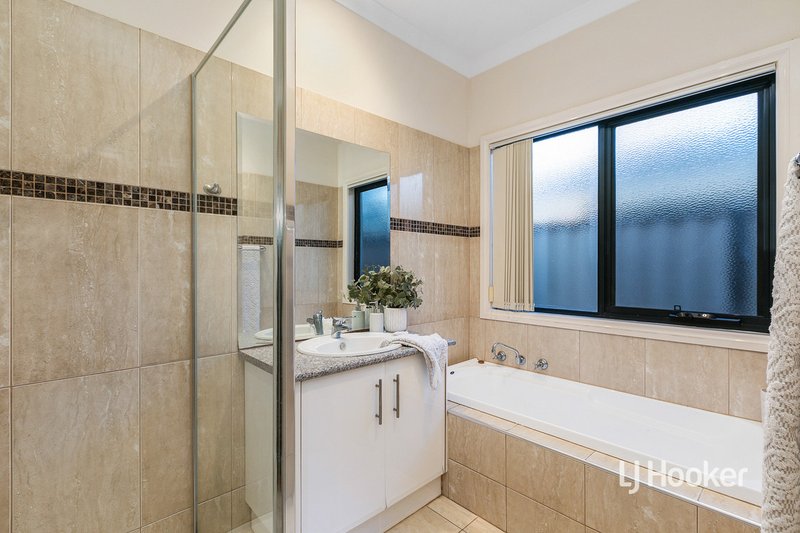 Photo - 31 Santander Crescent, Point Cook VIC 3030 - Image 19