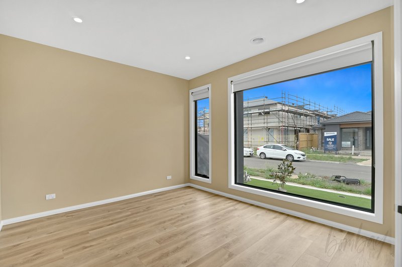 Photo - 31 Serenade Street, Donnybrook VIC 3064 - Image 10