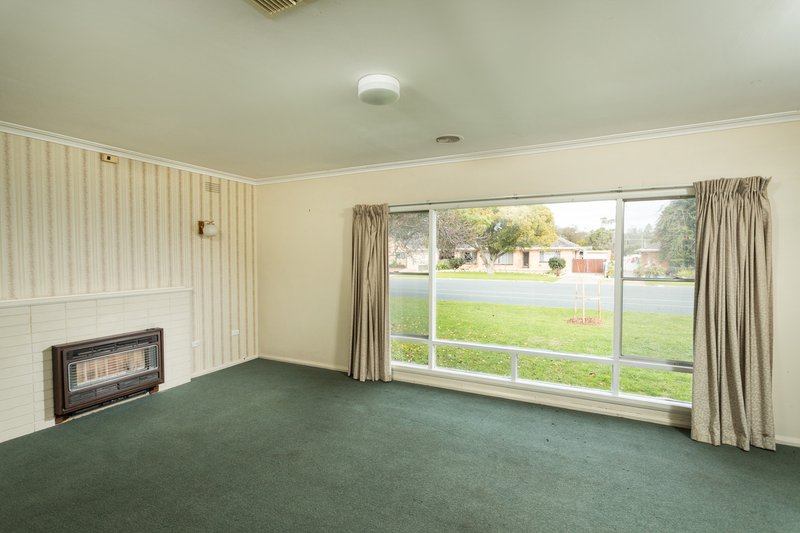 Photo - 31 Service Street, Tatura VIC 3616 - Image 2