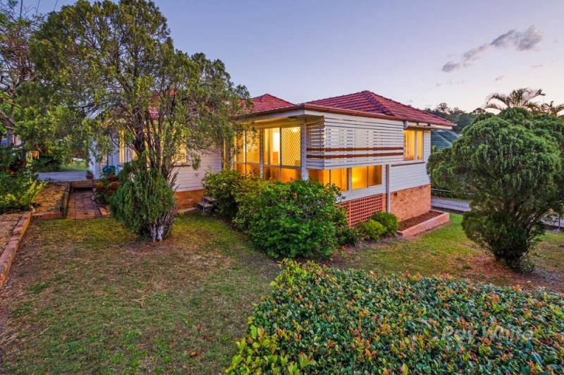 Photo - 31 Seville Road, Holland Park QLD 4121 - Image 1