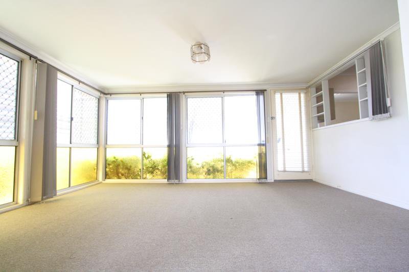 Photo - 31 Seville Road, Holland Park QLD 4121 - Image 3