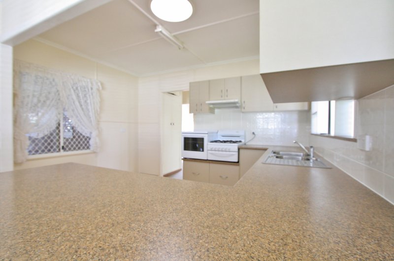 Photo - 31 Seville Road, Holland Park QLD 4121 - Image 7