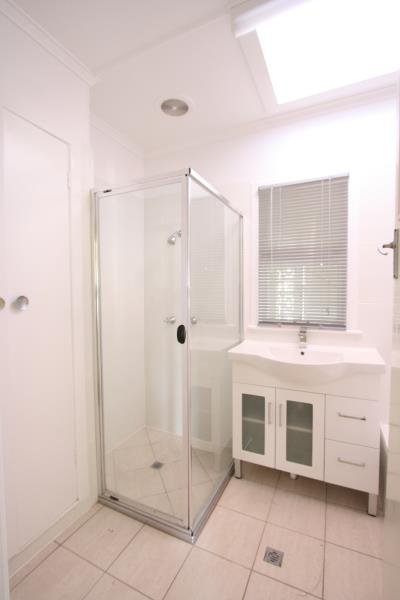 Photo - 31 Seville Road, Holland Park QLD 4121 - Image 8