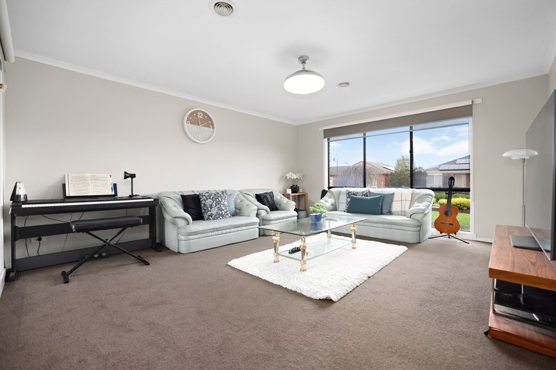 Photo - 31 Shaftsbury Avenue, Berwick VIC 3806 - Image 6