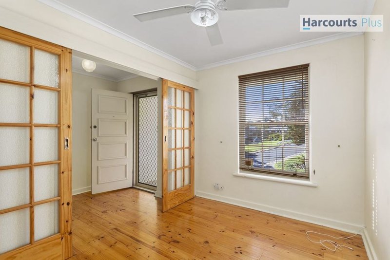 Photo - 31 Shamrock Road, Hallett Cove SA 5158 - Image 3