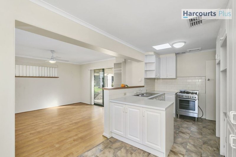 Photo - 31 Shamrock Road, Hallett Cove SA 5158 - Image 4