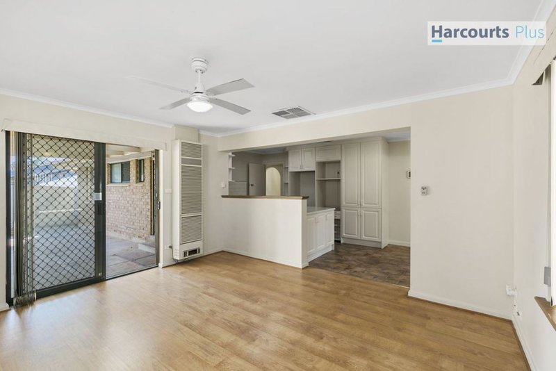 Photo - 31 Shamrock Road, Hallett Cove SA 5158 - Image 5