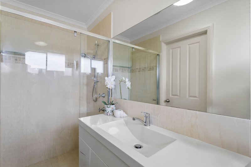 Photo - 31 Sigatoka Place, Clear Island Waters QLD 4226 - Image 17