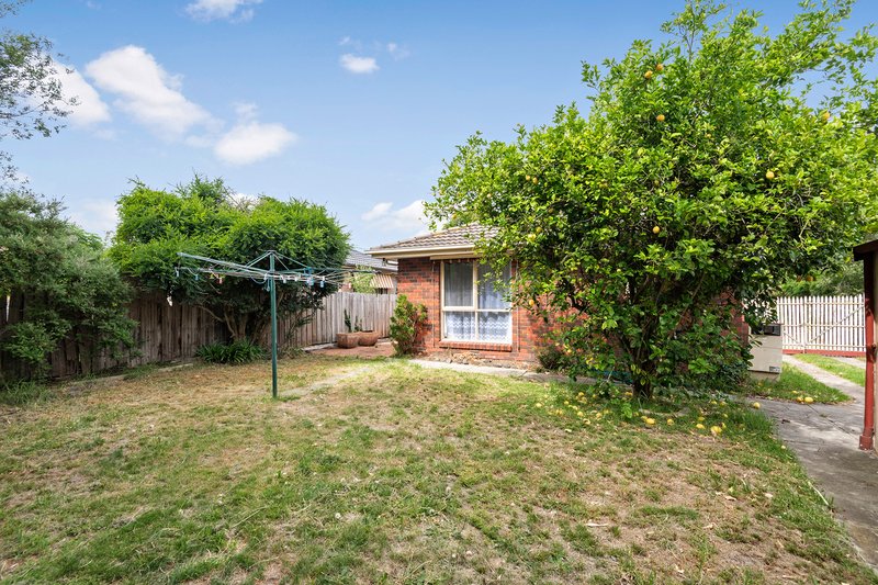 Photo - 31 Silvertop Crescent, Frankston North VIC 3200 - Image 6