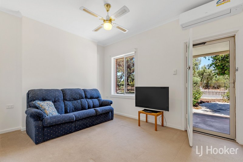 Photo - 31 Smitham Street, Elizabeth Grove SA 5112 - Image 3