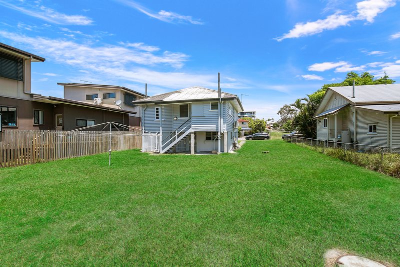 Photo - 31 Sparkes Street, Chermside QLD 4032 - Image 2