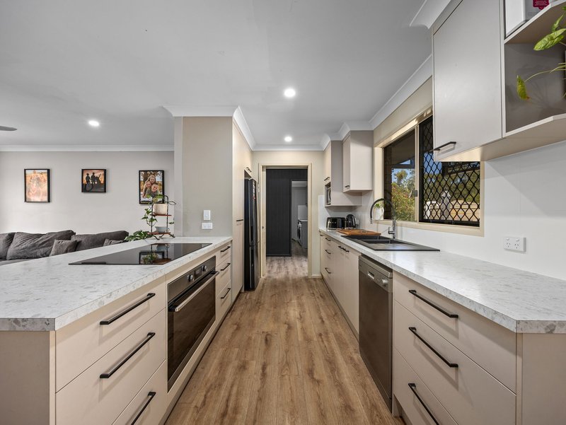 Photo - 31 Stephenson Crescent, Kensington Grove QLD 4341 - Image 5