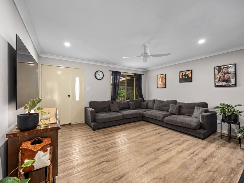 Photo - 31 Stephenson Crescent, Kensington Grove QLD 4341 - Image 8