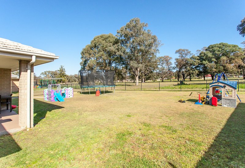 Photo - 31 Stonebridge Drive, Cessnock NSW 2325 - Image 12