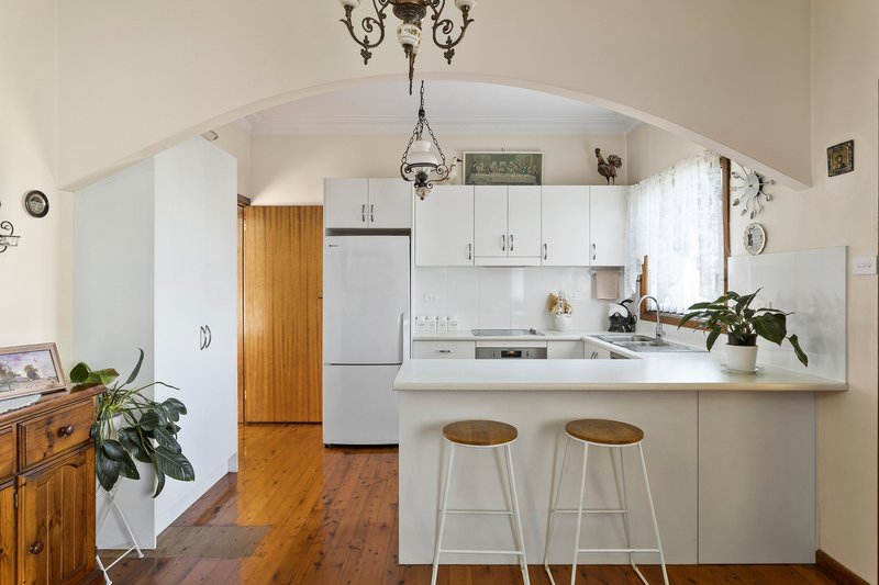 Photo - 31 Strathearn Avenue, Wollongong NSW 2500 - Image 4