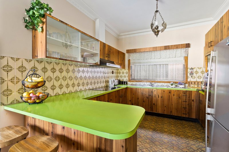 Photo - 31 Strathearn Avenue, Wollongong NSW 2500 - Image 5