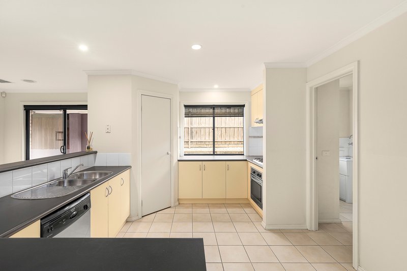 Photo - 31 Streeton Way, Berwick VIC 3806 - Image 5