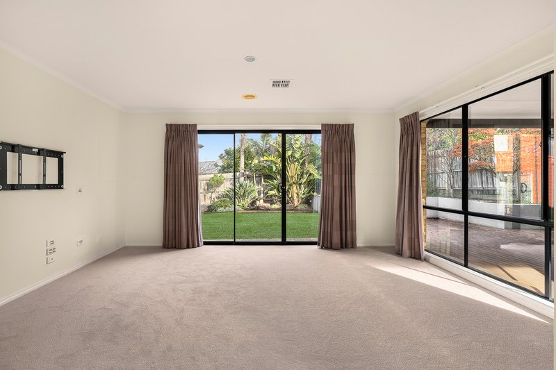 Photo - 31 Streeton Way, Berwick VIC 3806 - Image 10