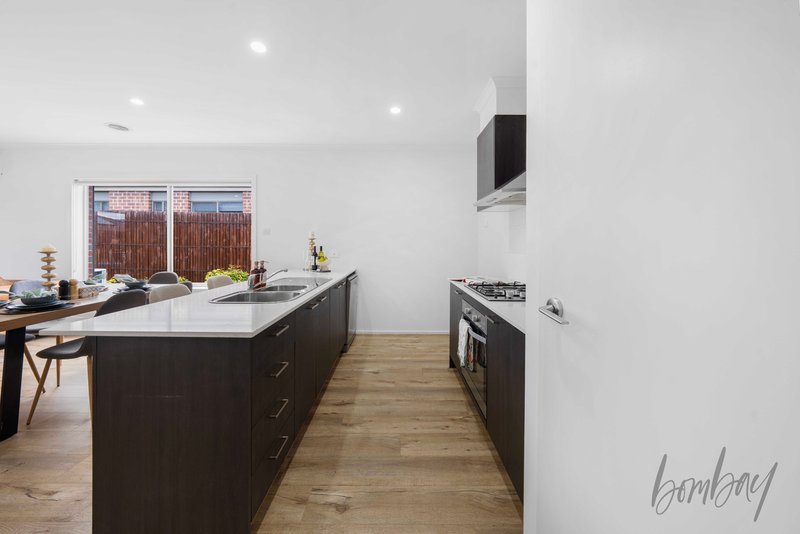 Photo - 31 Stringybark Avenue, Wallan VIC 3756 - Image 3