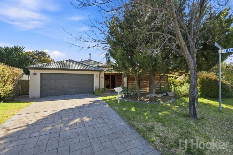 Photo - 31 Stringybark Drive, Jerrabomberra NSW 2619 - Image 2
