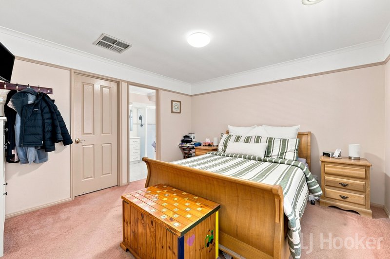 Photo - 31 Stringybark Drive, Jerrabomberra NSW 2619 - Image 4