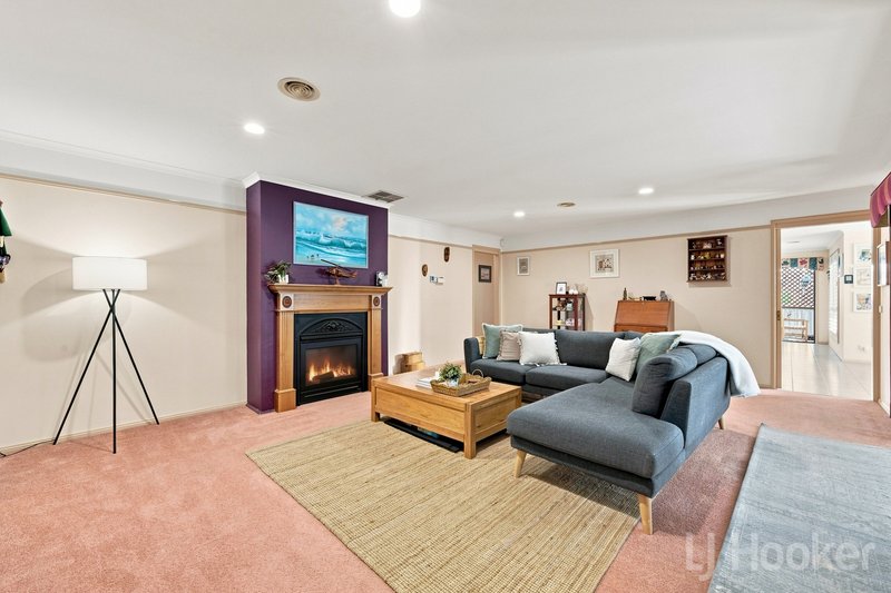 Photo - 31 Stringybark Drive, Jerrabomberra NSW 2619 - Image 6