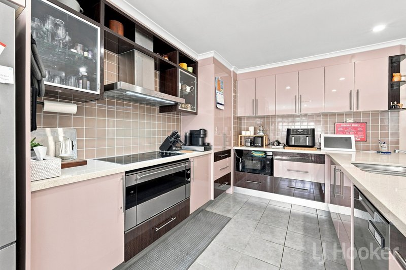 Photo - 31 Stringybark Drive, Jerrabomberra NSW 2619 - Image 9