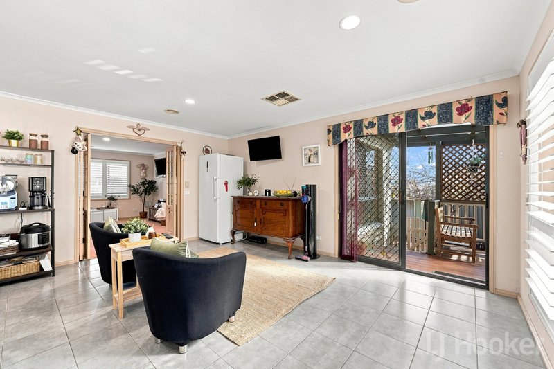 Photo - 31 Stringybark Drive, Jerrabomberra NSW 2619 - Image 13