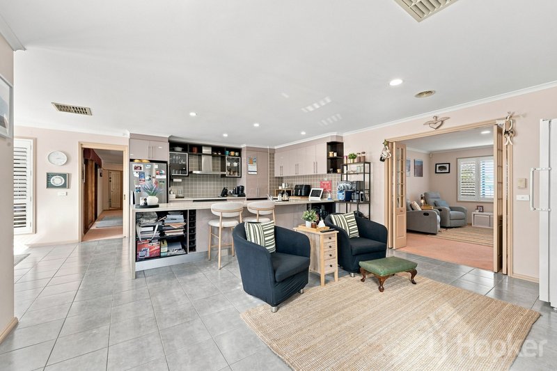 Photo - 31 Stringybark Drive, Jerrabomberra NSW 2619 - Image 14
