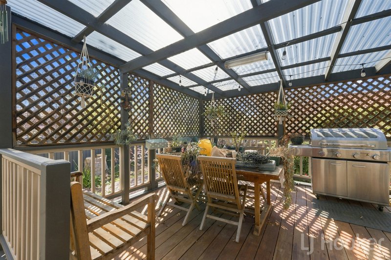 Photo - 31 Stringybark Drive, Jerrabomberra NSW 2619 - Image 23