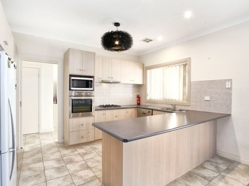 Photo - 31 Sumner Crescent, Point Cook VIC 3030 - Image 3