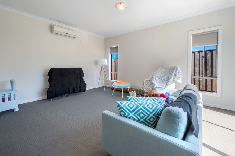 Photo - 3/1 Sunningdale Drive, Hillside VIC 3037 - Image 2