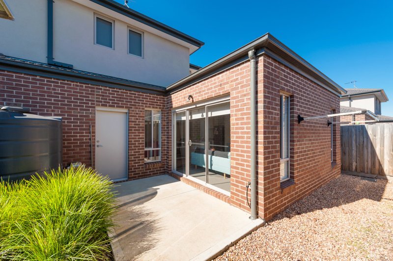 Photo - 3/1 Sunningdale Drive, Hillside VIC 3037 - Image 6