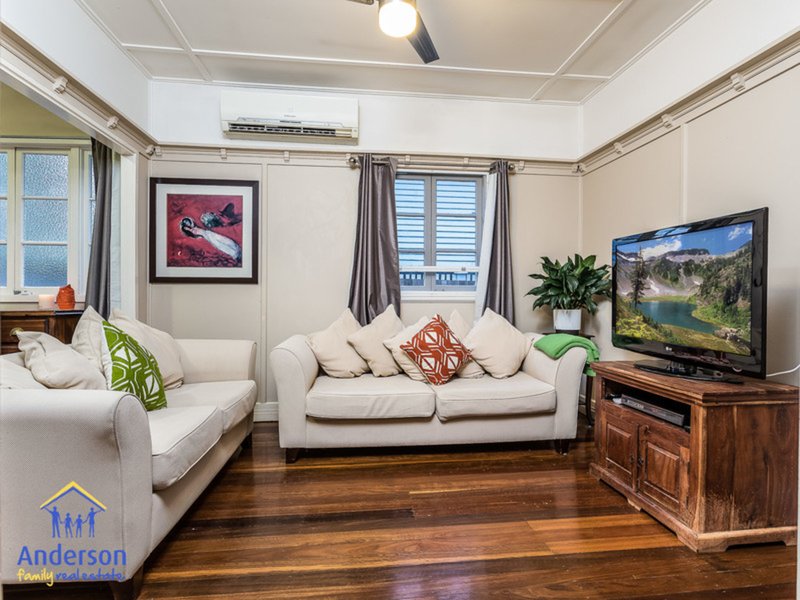 Photo - 31 Sutton Avenue, Sandgate QLD 4017 - Image 7