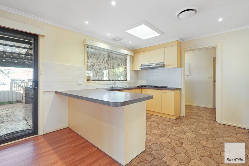 Photo - 31 Swindon Crescent, Keilor Downs VIC 3038 - Image 2