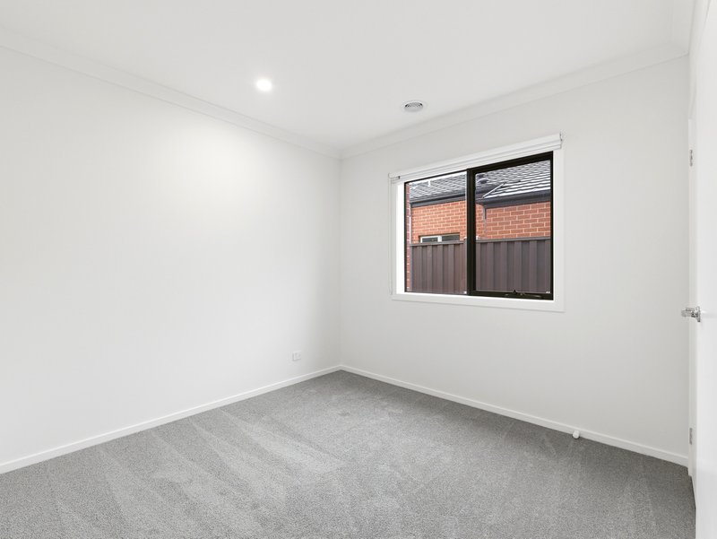 Photo - 31 Tuff Street, Werribee VIC 3030 - Image 10