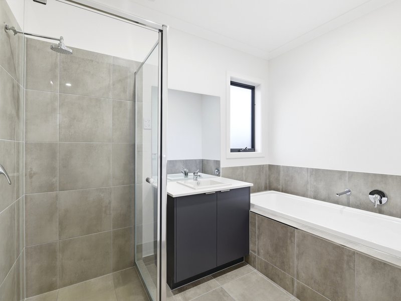 Photo - 31 Tuff Street, Werribee VIC 3030 - Image 14