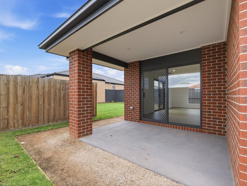 Photo - 31 Tuff Street, Werribee VIC 3030 - Image 16