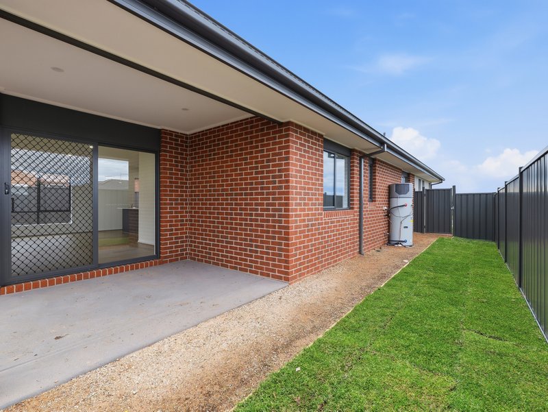 Photo - 31 Tuff Street, Werribee VIC 3030 - Image 17