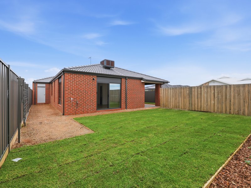 Photo - 31 Tuff Street, Werribee VIC 3030 - Image 18