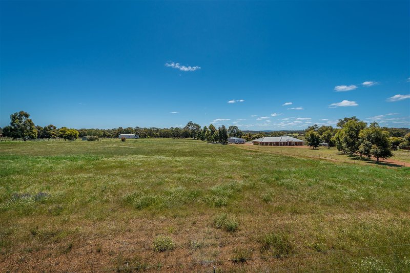 Photo - 31 Turtledove Drive, Lower Chittering WA 6084 - Image 6