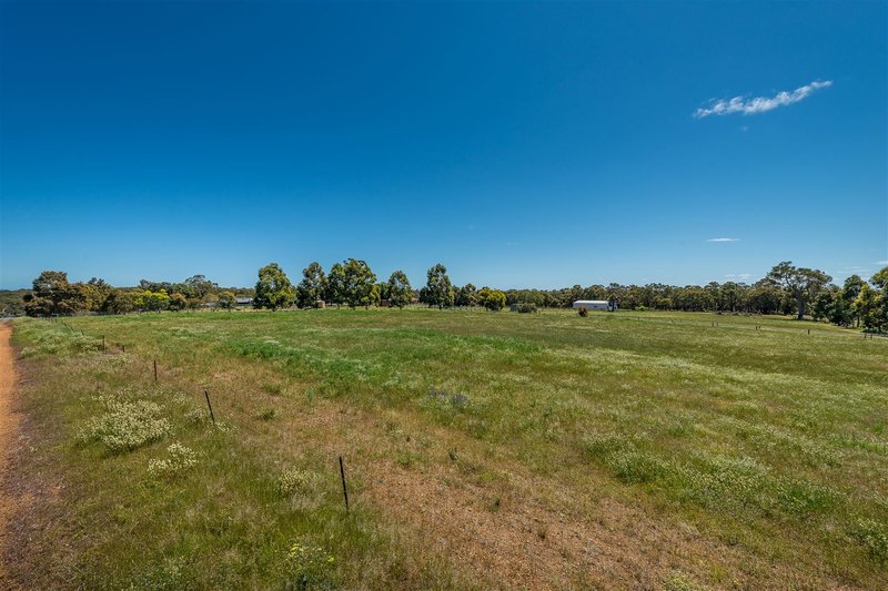 Photo - 31 Turtledove Drive, Lower Chittering WA 6084 - Image 8