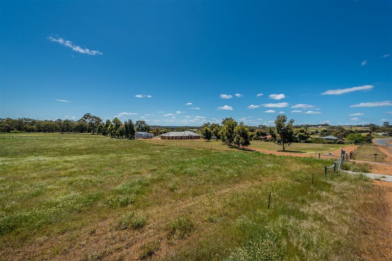 Photo - 31 Turtledove Drive, Lower Chittering WA 6084 - Image 9