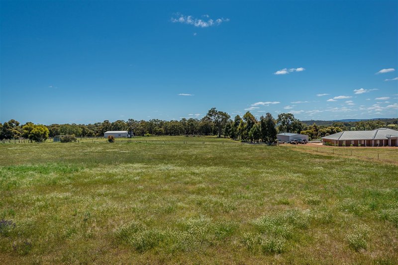 Photo - 31 Turtledove Drive, Lower Chittering WA 6084 - Image 10