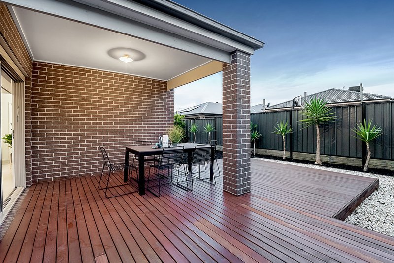 Photo - 31 Versant Drive, Craigieburn VIC 3064 - Image 21